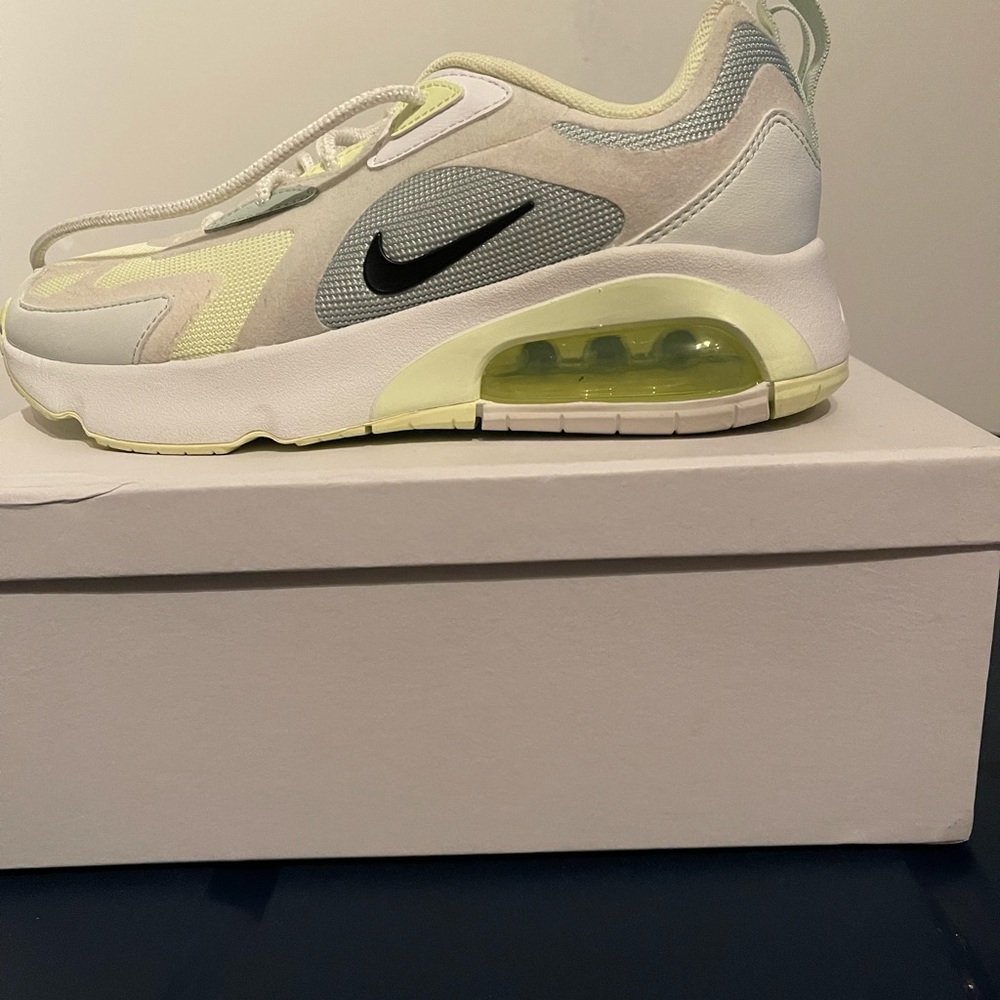Women footwear